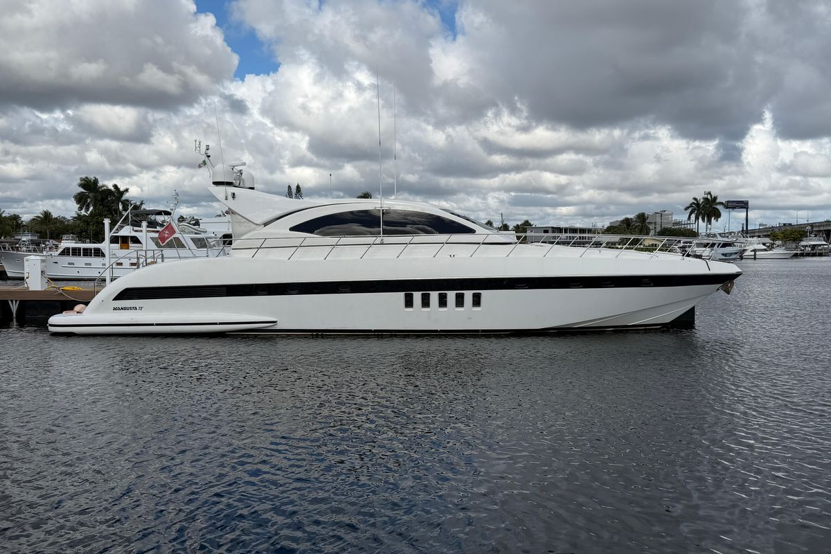 2004 Mangusta 72 
