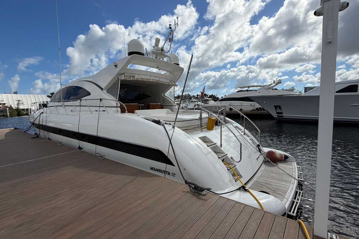 2004 Mangusta 72 