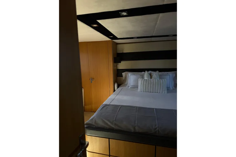 Big Blue Yacht Photos Pics Luxurious bedroom interior of 2014 Fairline Squadron 78 Custom yacht.