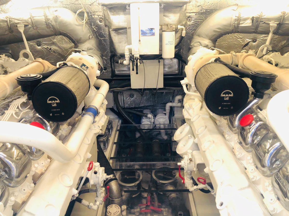 2000 Pershing 55 