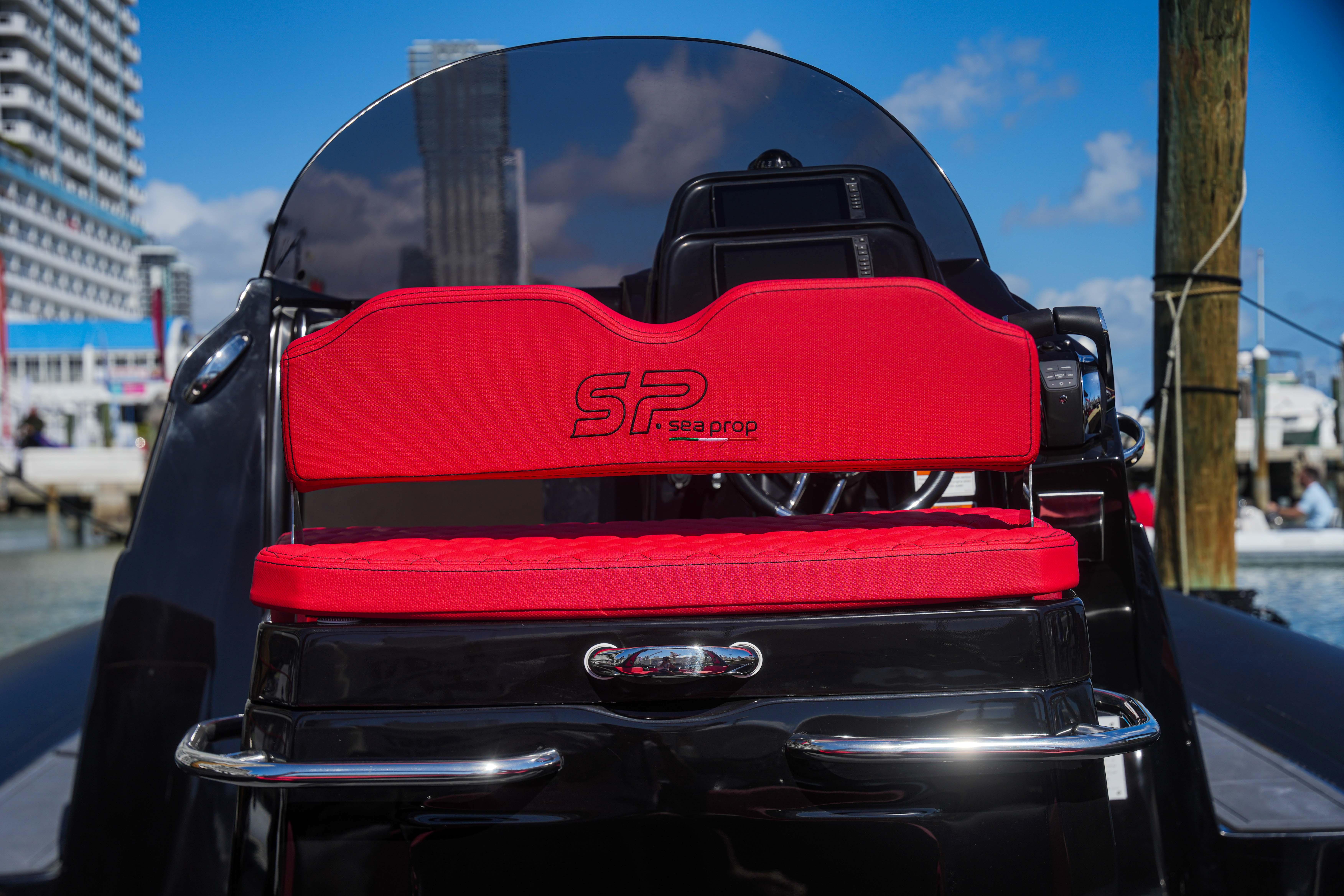Sea Prop COMFORT 33 boat, 2025 model, featuring a red seat with SP logo.