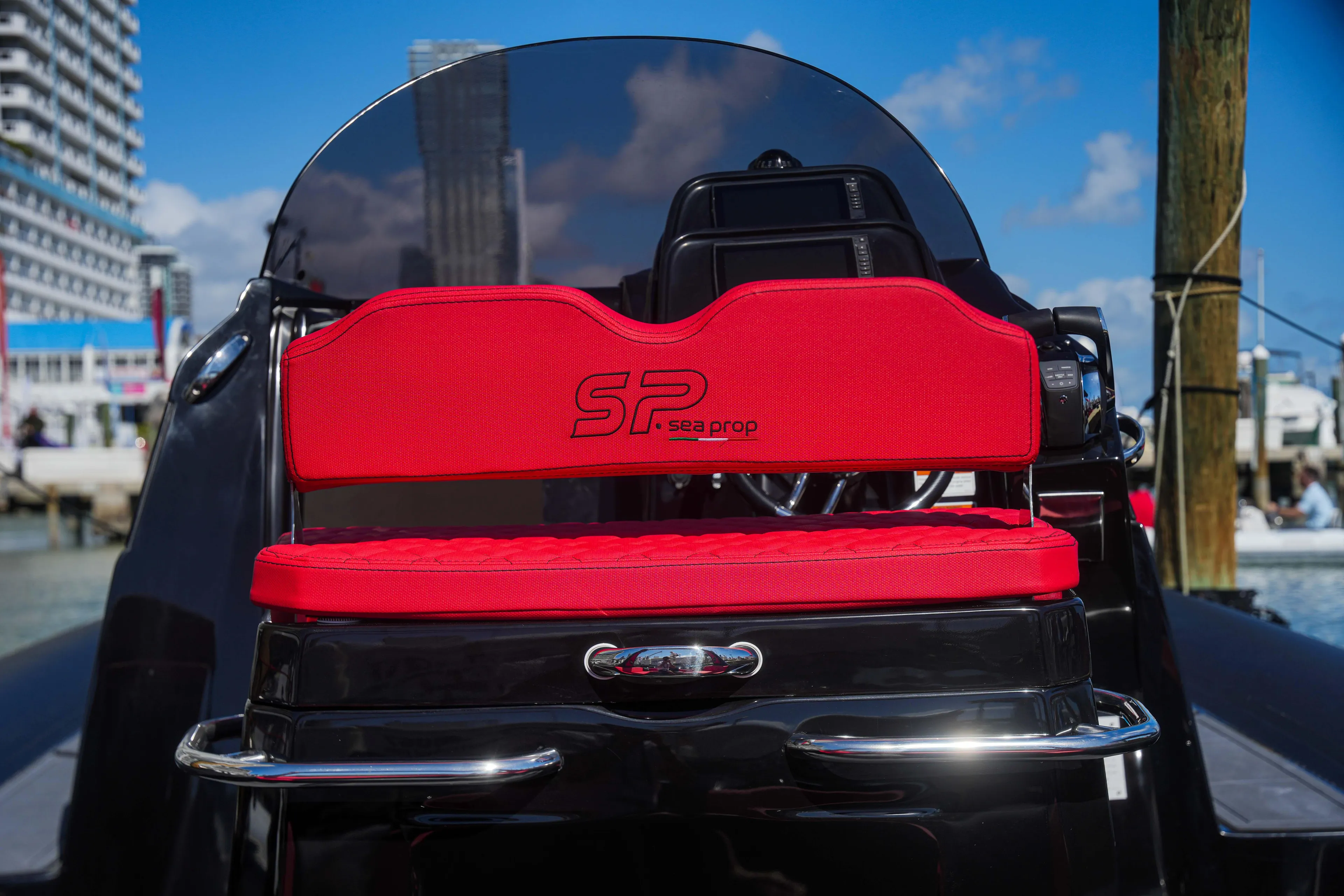 Sea Prop COMFORT 33 boat, 2025 model, featuring a red seat with SP logo.