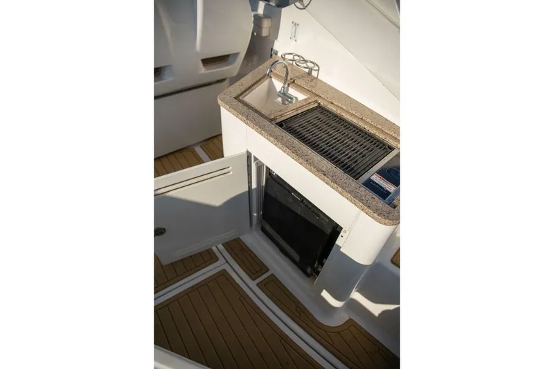  Yacht Photos Pics 2016 Sea Ray 350 Sundancer boat kitchenette with grill and sink.