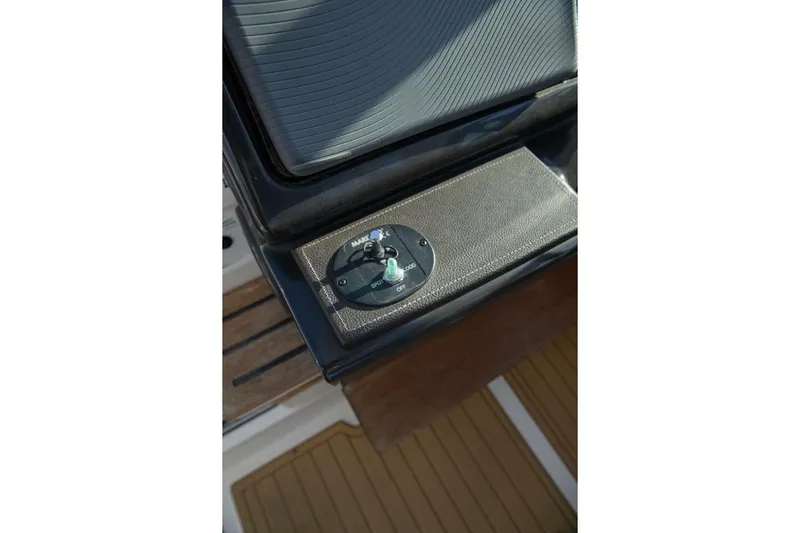  Yacht Photos Pics Control panel on 2016 Sea Ray 350 Sundancer boat, featuring a spotlight switch.