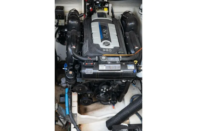  Yacht Photos Pics Engine of 2016 Sea Ray 350 Sundancer boat, showcasing detailed components.