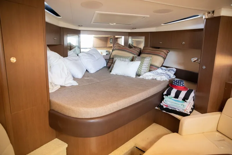  Yacht Photos Pics 2016 Sea Ray 350 Sundancer cabin with cozy bed and pillows.
