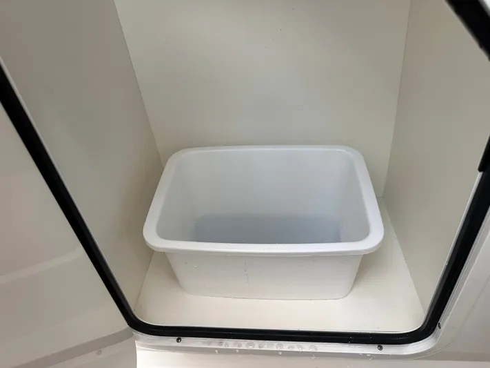  Yacht Photos Pics Interior of 2024 Sea Ray 260 SLX OB with white container.