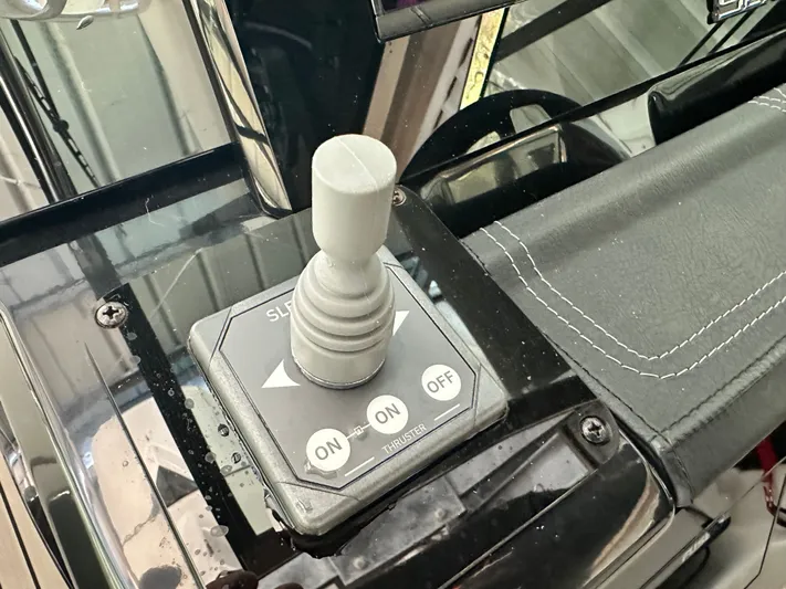  Yacht Photos Pics Joystick control on Sea Ray 260 SLX OB 2024 boat.