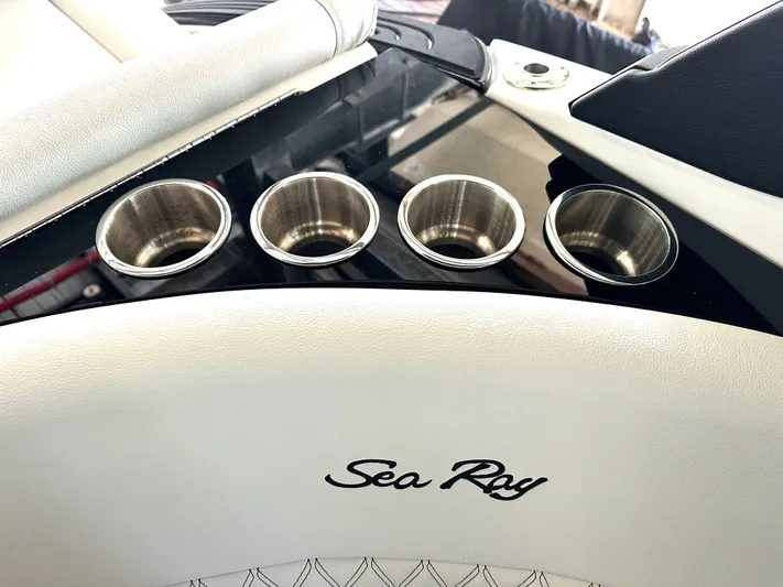  Yacht Photos Pics Interior of 2024 Sea Ray 260 SLX OB with cup holders.