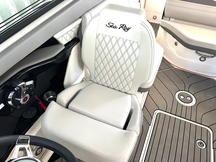  Yacht Photos Pics Interior of 2024 Sea Ray 260 SLX OB with luxurious seat design.