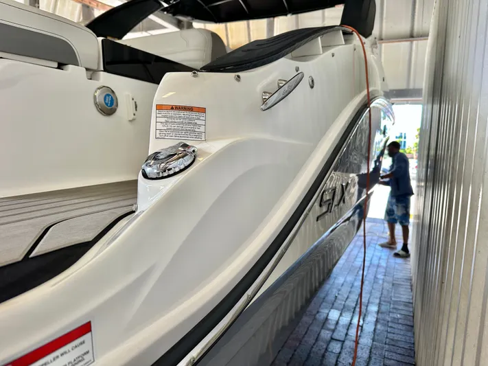  Yacht Photos Pics 2024 Sea Ray 260 SLX OB in a storage facility.