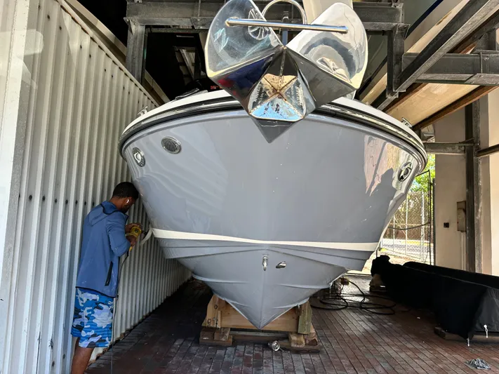  Yacht Photos Pics 2024 Sea Ray 260 SLX OB in a boatyard with worker.