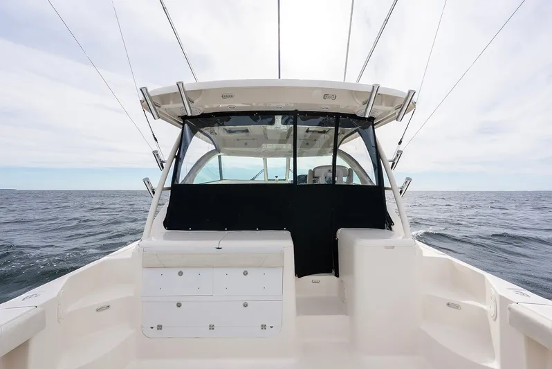  Yacht Photos Pics Pursuit OS 345 Offshore 2012 on open sea.