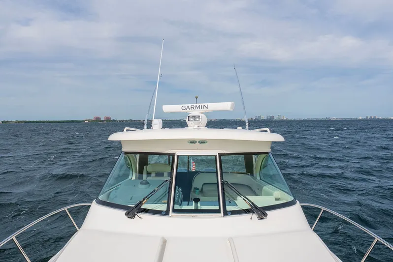  Yacht Photos Pics Pursuit OS 345 Offshore 2012 on open sea.