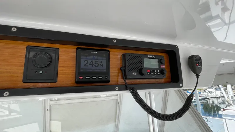 Aqua Ma'am Yacht Photos Pics Control panel of 1986 Ocean Yachts 38 Super Sport with navigation instruments.