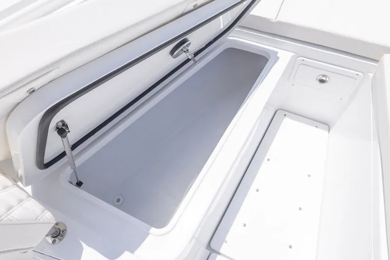  Yacht Photos Pics 2026 Sea Hunt Gamefish 30 Forward Seating storage compartment, open and spacious design.