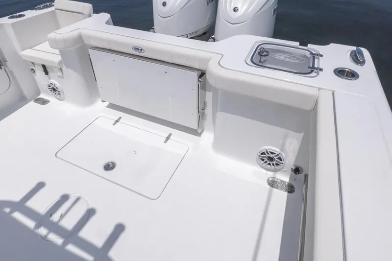  Yacht Photos Pics 2026 Sea Hunt Gamefish 30 boat deck with seating and storage compartments.