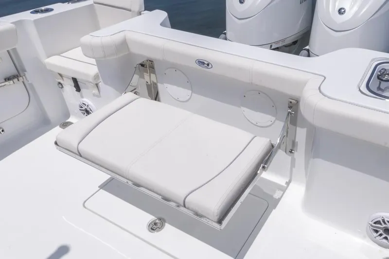  Yacht Photos Pics 2026 Sea Hunt Gamefish 30 Forward Seating with foldable white bench and dual engines.