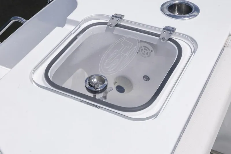  Yacht Photos Pics Livewell on 2026 Sea Hunt Gamefish 30 Forward Seating boat, featuring stainless steel hardware.