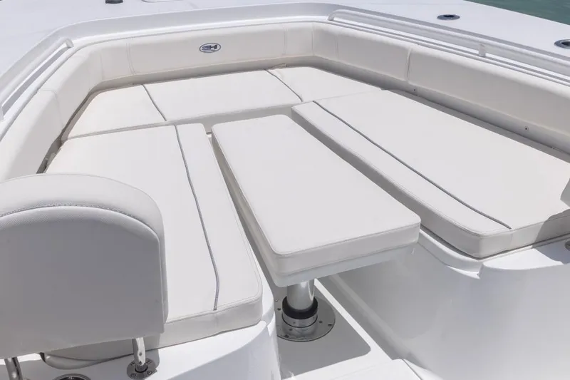  Yacht Photos Pics 2026 Sea Hunt Gamefish 30 Forward Seating with white cushioned layout.
