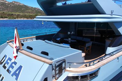 Yacht