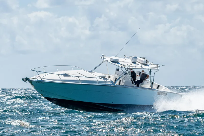  Yacht Photos Pics 2007 Marlin Yachts 42 cruising on open water.