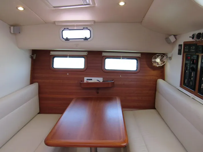 Barcode Yacht Photos Pics Dining for Four