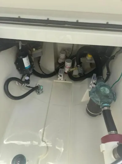  Yacht Photos Pics 2004 Hydra-Sports Vector 33 CC engine compartment with hoses and components.