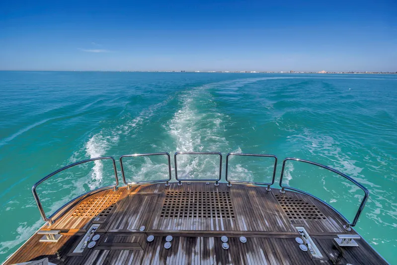 Encore Yacht Photos Pics Aft view from 2015 Horizon E88 yacht cruising on clear blue ocean waters.