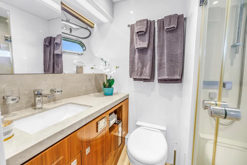 Encore Yacht Photos Pics Luxurious bathroom on 2015 Horizon E88 yacht with modern fixtures and elegant decor.