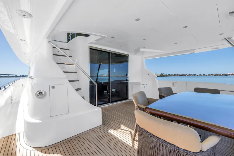 Encore Yacht Photos Pics Luxurious Horizon E88 yacht deck with seating, ocean view, and modern design, 2015 model.