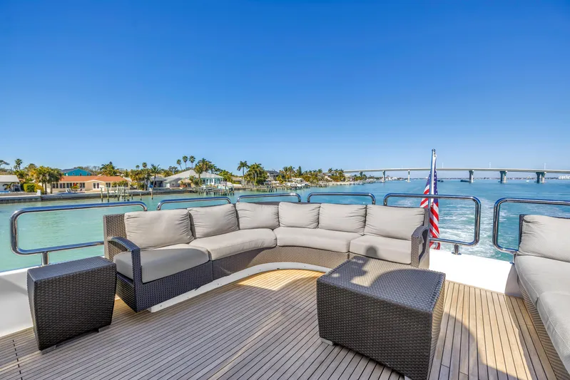 Encore Yacht Photos Pics Luxurious Horizon E88 yacht deck with comfortable seating, ocean view, and American flag, 2015 model.
