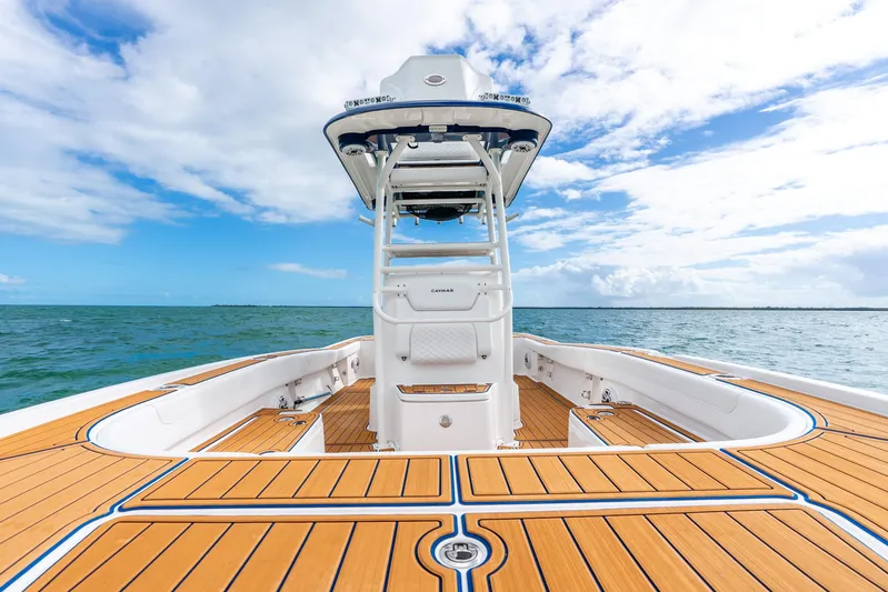  Yacht Photos Pics 2024 Caymas 281 HB boat on open water, featuring sleek deck design and clear skies.