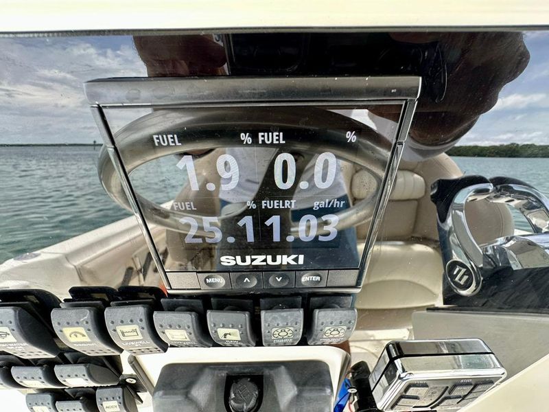 2006 Hydra-Sports 3300 VX Center Console