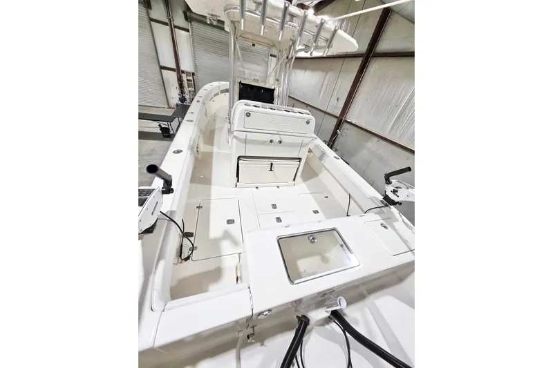  Yacht Photos Pics 2019 SeaVee 320B boat interior, showcasing spacious deck and storage compartments.