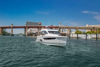 Sealine C430