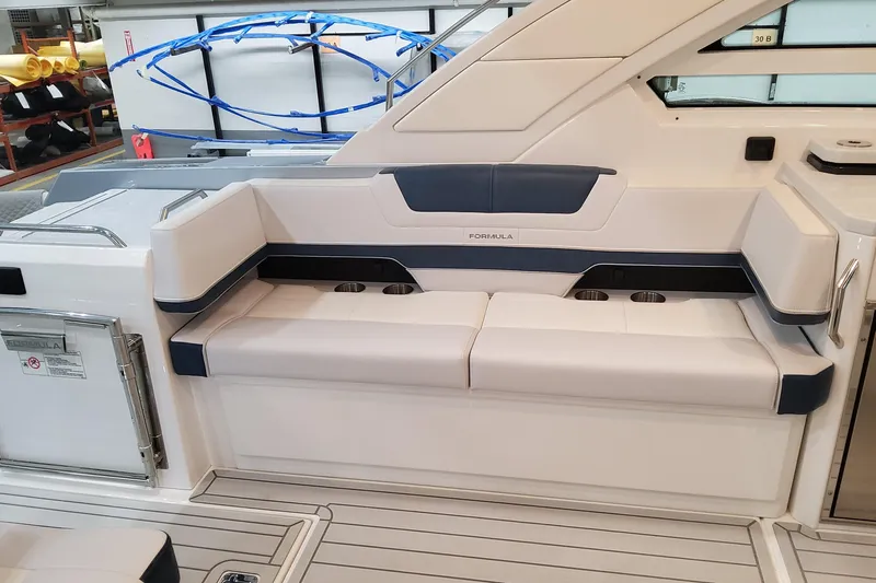  Yacht Photos Pics 2026 Formula 400 Super Sport Crossover boat interior with sleek seating and cup holders.