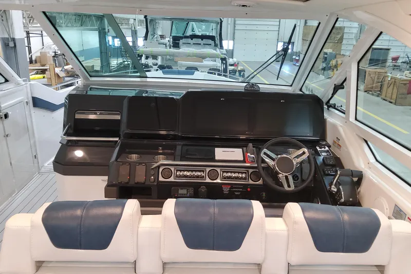  Yacht Photos Pics 2026 Formula 400 Super Sport Crossover cockpit with modern controls and steering wheel.