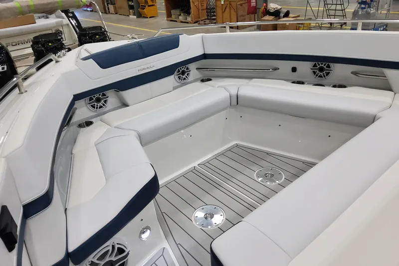  Yacht Photos Pics 2026 Formula 400 Super Sport Crossover boat interior with sleek seating and modern design.