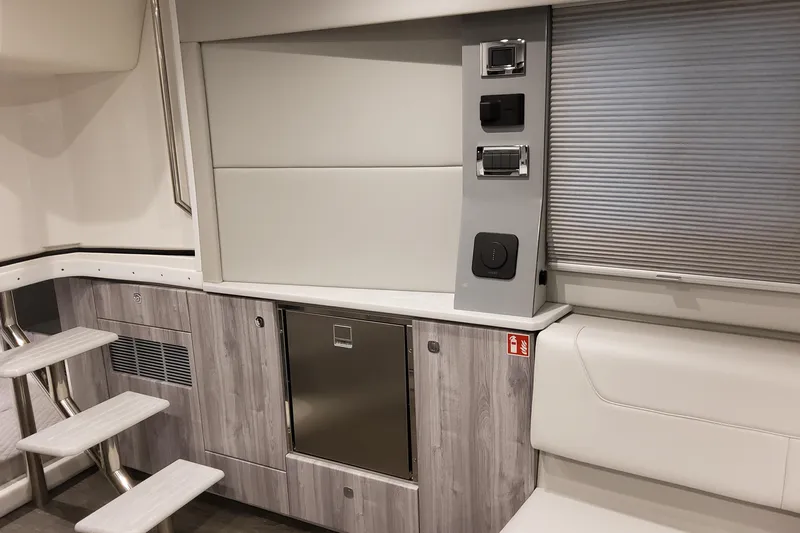 Yacht Photos Pics Interior of 2026 Formula 400 Super Sport Crossover, featuring modern cabinetry and seating.