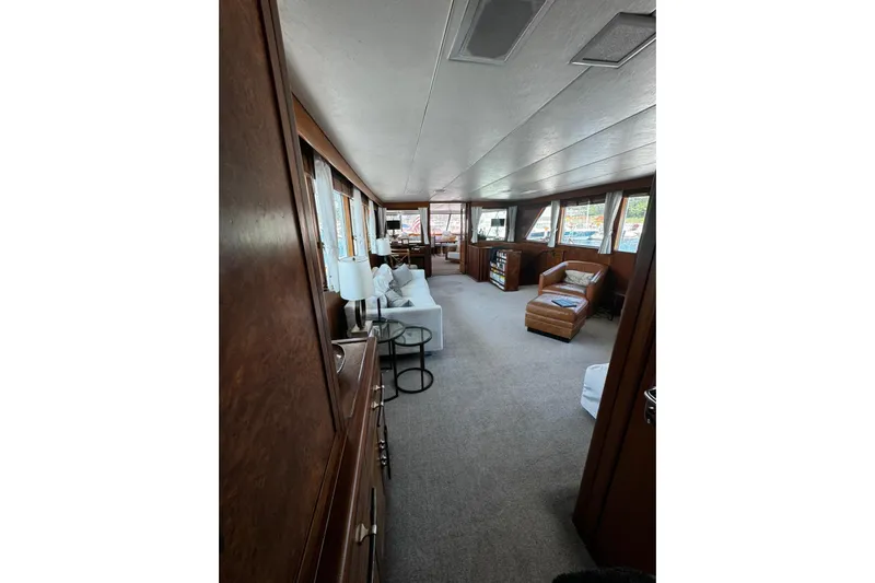 Capricho Yacht Photos Pics Luxurious interior of a 1987 Burger Motoryacht with elegant furnishings and panoramic windows.
