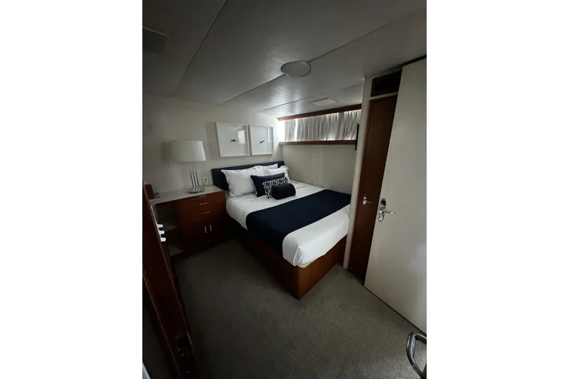 Capricho Yacht Photos Pics Cozy bedroom in 1987 Burger Motoryacht with elegant decor and natural light.