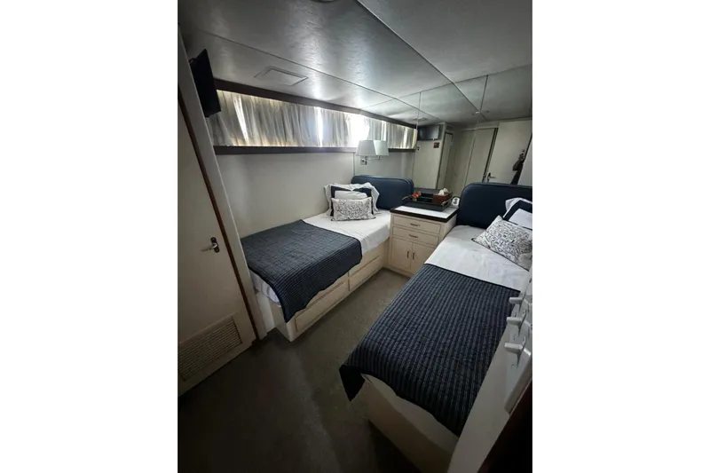 Capricho Yacht Photos Pics Twin cabin interior of 1987 Burger Motoryacht with cozy beds and elegant decor.