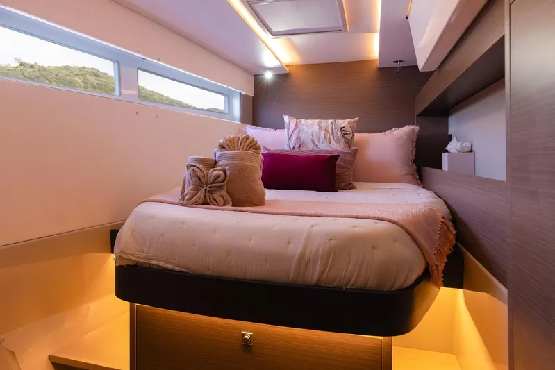 Salty Dog Yacht Photos Pics 