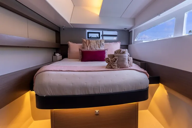 Salty Dog Yacht Photos Pics 