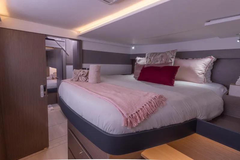 Salty Dog Yacht Photos Pics 