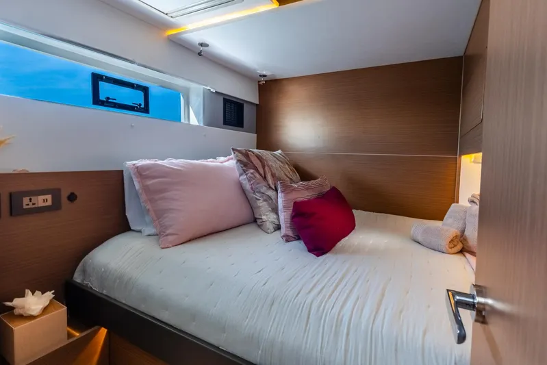 Salty Dog Yacht Photos Pics 