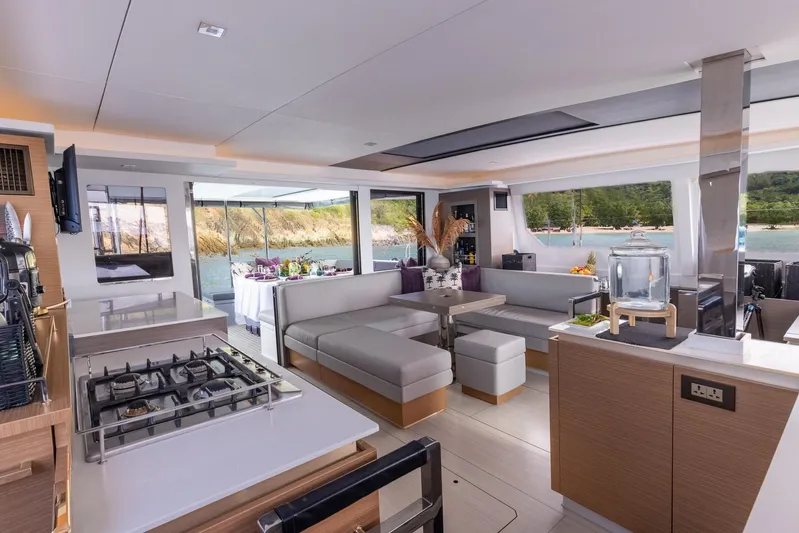 Salty Dog Yacht Photos Pics 