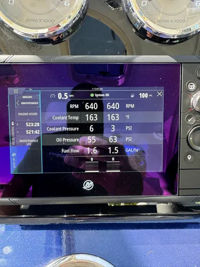 Sonatella Yacht Photos Pics Dashboard of 2017 Formula 400 Super Sport showing engine metrics and RPM.
