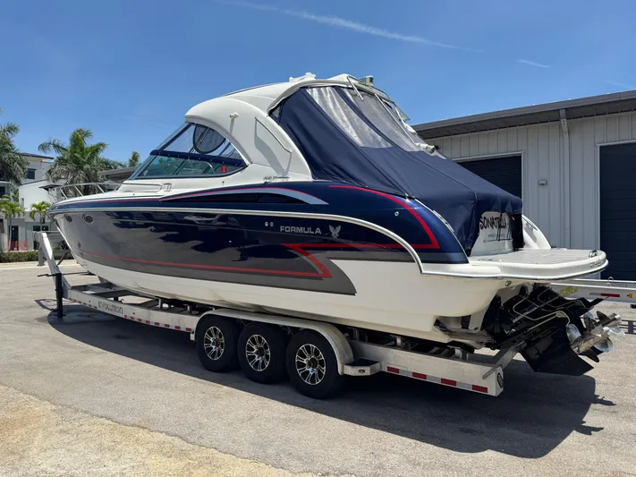 Sonatella Yacht Photos Pics 2017 Formula 400 Super Sport boat on trailer, parked outdoors near a building.
